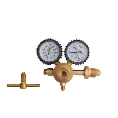 Régulateur de soudage à dioxyde de carbone sécurisé avec structure de sécurité et régulation de tension