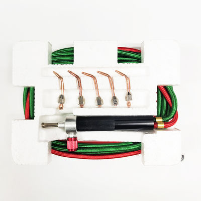 L'oxygène acétylène butane est utilisé pour la soudure à l'aide d'une torche à gaz