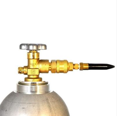 Régulateur de gaz d'hélium jaune en laiton avec cylindre à jauge serrée à la main