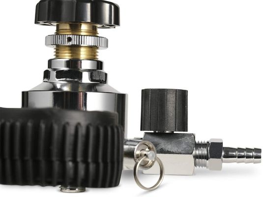 Taille de fil W21.8 G5/8 régulateur de la bière à gaz de CO2 à double échelle pour fût de bière et réservoir de CO2