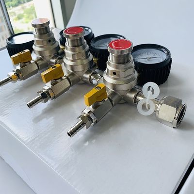Régulateur à double jauge supérieur de CO2 avec soupape de sécurité de dépression
