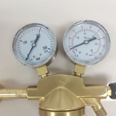 Régulateur de haute pression de type Italie pour travaux lourds avec jauge duplex et conforme à la norme ISO9001