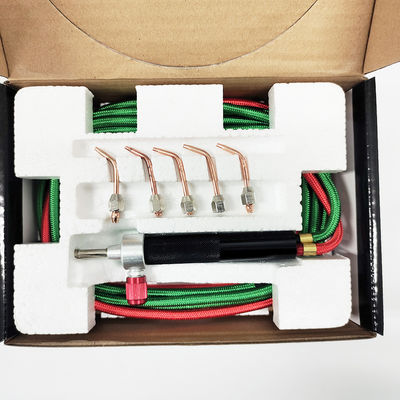 L'oxygène acétylène butane est utilisé pour la soudure à l'aide d'une torche à gaz