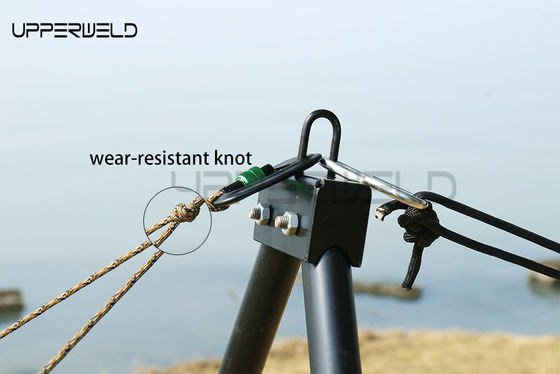 Des bretelles d'arbre suspendues un hamac durable coloré et confortable pour les aventures en plein air