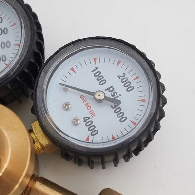 Support personnalisé ODM réducteur de gaz en laiton à pression de livraison de 800 PSI et double jauge
