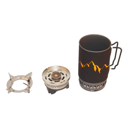 Des pots et casseroles de camping portables pour cuisiner à la cuisinière à gaz intégrée lors de voyages en plein air