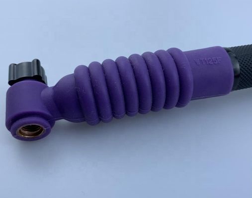 Soudage à l'aide d'un fusil de soudage à tête flexible avec vanne à gaz